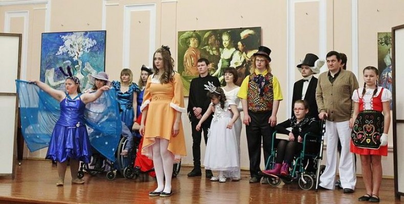 Особливий театр «Дивосад» із Чернігова збирає гроші на поїздку до Польщі!