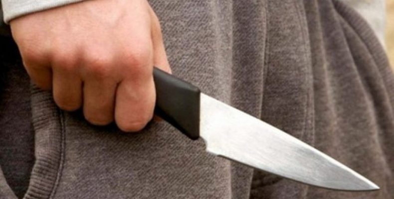 Завдав ударів ножем пасажиру, який заступився за водія