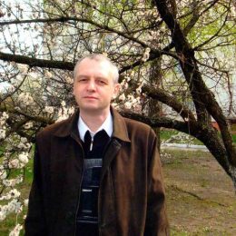 Відомого письменника Сергія Дзюбу нагородили козацьким Хрестом