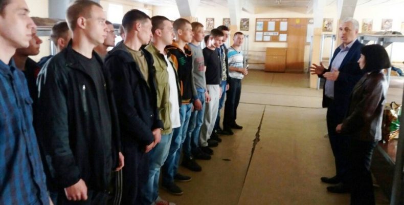 У Чернігові юристи зустрілися з новобранцями в армію