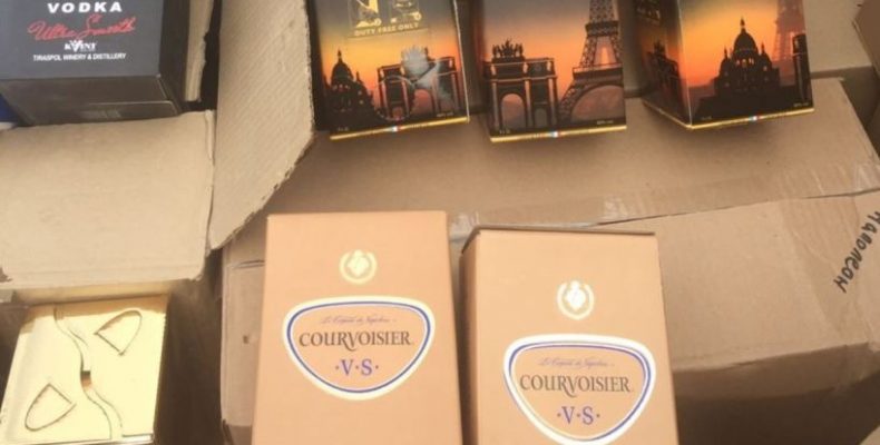 Напої алкогольні відомих торгових марок виготовляли підпільно