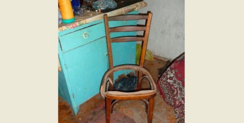 13 разів ударив стільцем по голові