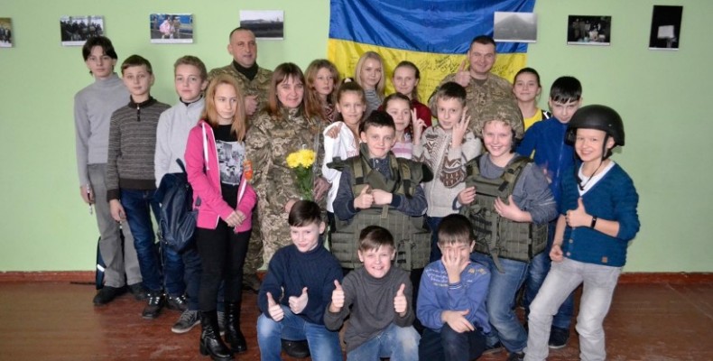У День Соборності України військові провели для учнів уроки патріотизму