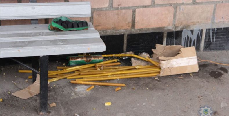 У Чернігові поліцейські підривали церковні свічки