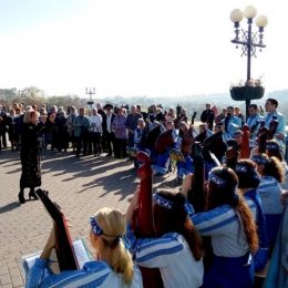 Хай живе Україна! З патріотичним концертом у Чернігові виступили бандуристи
