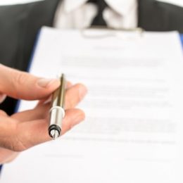 Для роботодавців, які працюють «в тіні», передбачено штрафні санкції
