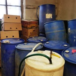Учасників ОЗУ, які незаконно виготовляли шкідливе пійло, судитимуть