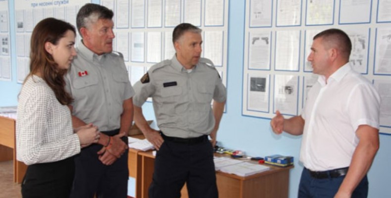 Поліцейських з України навчають у Чернігові колеги з Канади