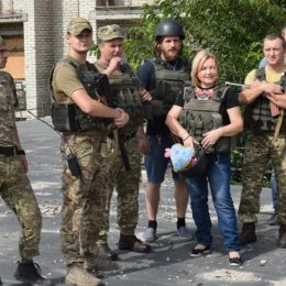 Її душа рветься до захисників, які закривають собою честь держави