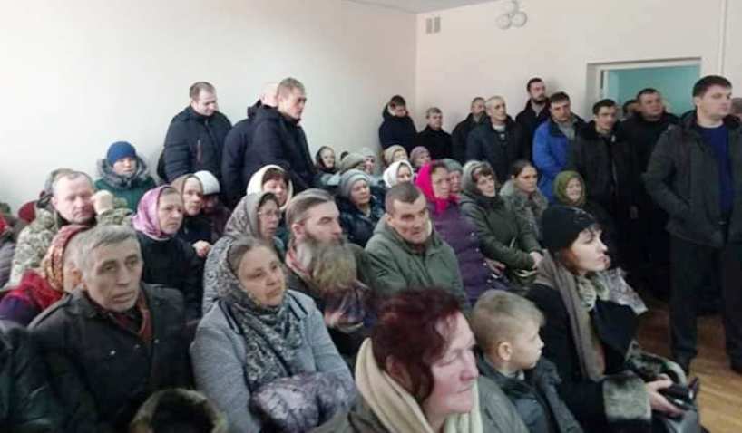 Мати свою рідну церкву українцям заважають служителі РПЦ