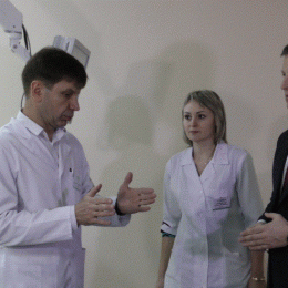 Наливайченко зустрівся з медперсоналом онкодиспансеру