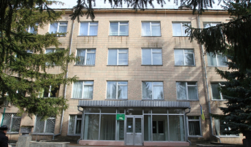 У сучасної молоді мода на офісні професії. Кому країну будувати?