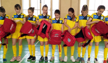 Спортивні дівчатка з Чернігова отримали чудові подарунки
