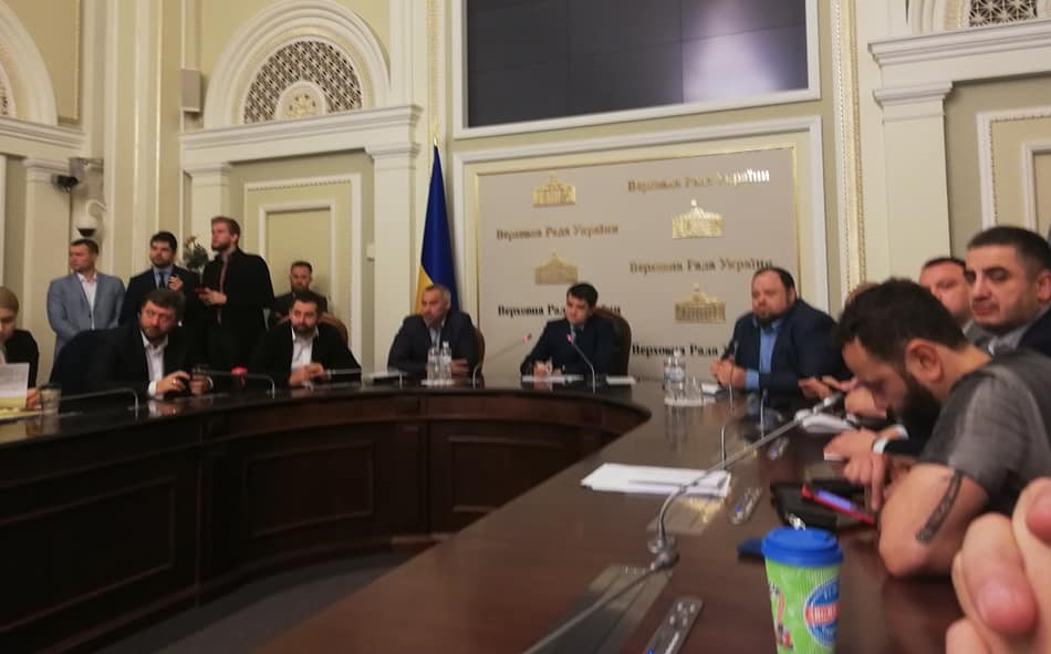 Генпрокурор надає у Раду подання на зняття недоторканності деяких нардепів