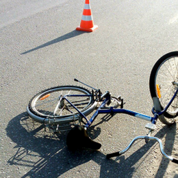 За наїзд на велосипедиста водій відповідатиме у суді