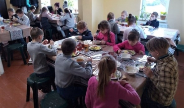 Пісківські школярі смакують гарячими обідами, а не сухпайками