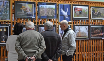 Фотовиставку «Прекрасне поруч» презентували у Чернігові