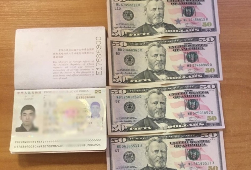 Якийсь дивний прикордонник — відмовився від 300 доларів США