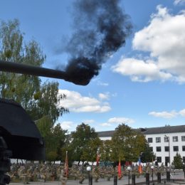 Танковий монумент, який стріляє, встановили на Чернігівщині
