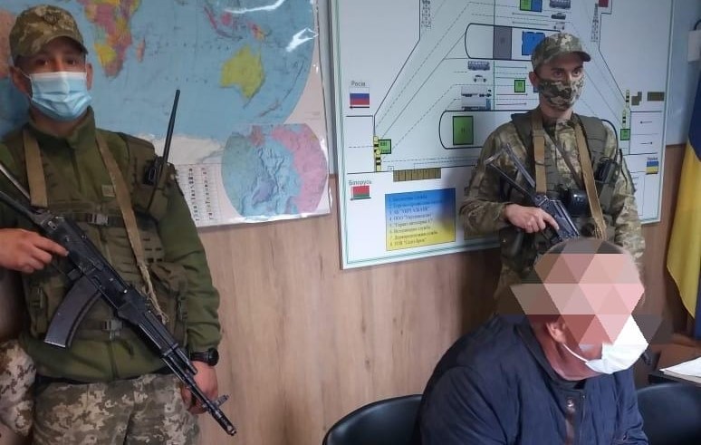 У росіянина прикордонники виявили підроблений документ