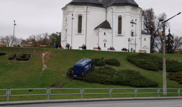 Водій заснув за кермом і автівка ледь не протаранила церкву