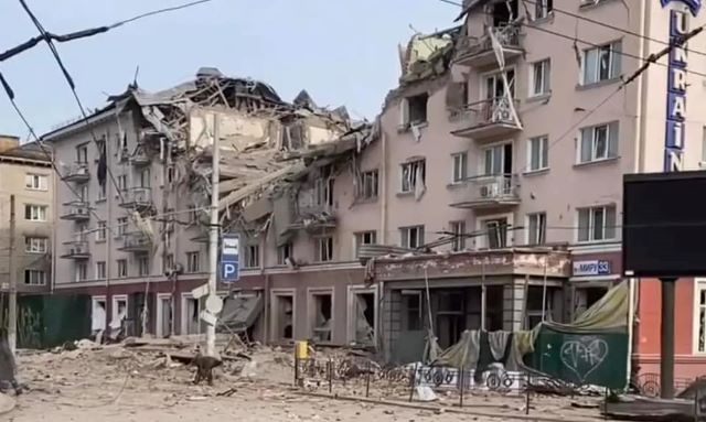 Ворог у Чернігові продовжує скидати бомби на цивільні об’єкти