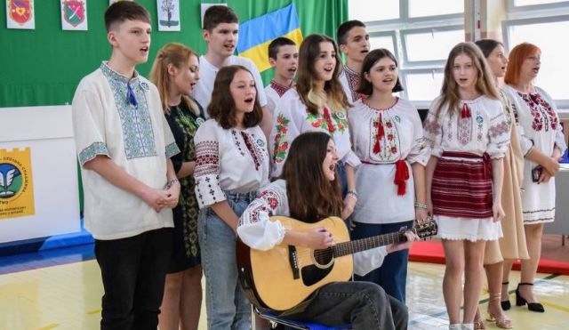 Чернігівські школярі розповіли полякам як вранці здригнулася земля