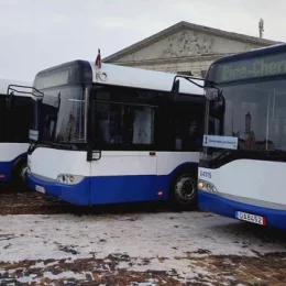 Десять пасажирських автобусів доставили в Чернігів латвійці. Відео