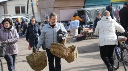 У столиці хромових чобіт вирує базар