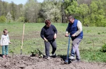 Подружжя з Чернігівщини знає як полегшити роботу на городі