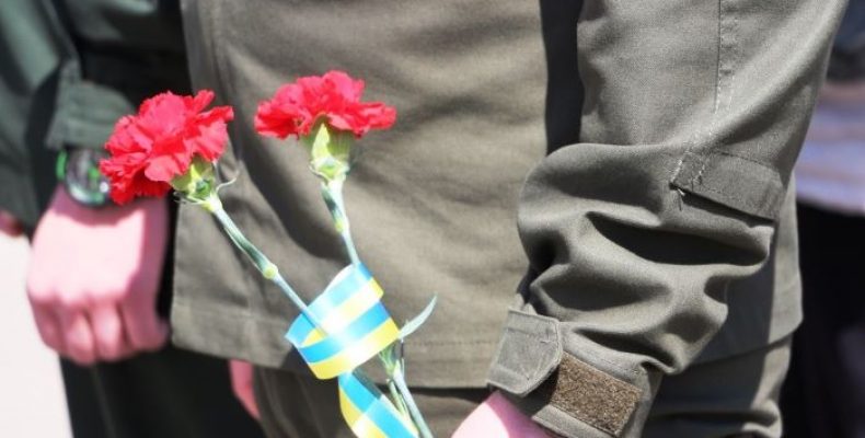 Полеглих українських захисників вшанували в Чернігові