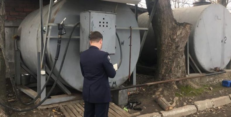 Діяльність нелегальної АЗС припинили на Чернігівщині