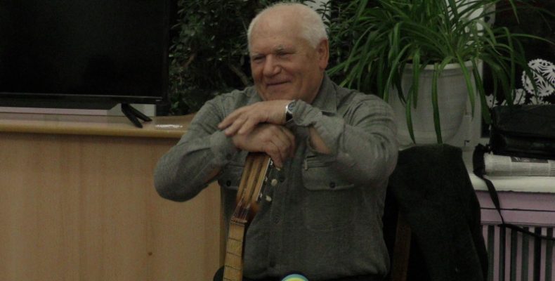 Журналіст, поет і бард Петро Антоненко зустрівся з шанувальниками