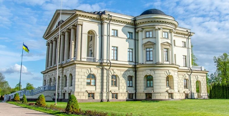 Реставрація палацу Кирила Розумовського у 1947-1949 рр.