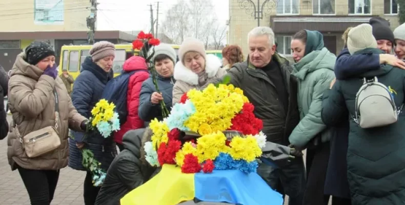 Бобровицька громада провела в останню дорогу загиблого Героя