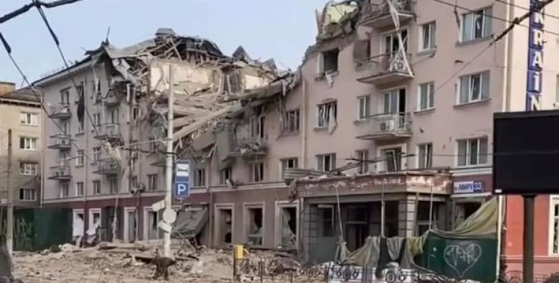 Ворог у Чернігові продовжує скидати бомби на цивільні об’єкти