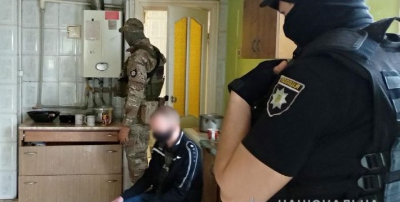 Зловмисники утримували в неволі понад 20 людей