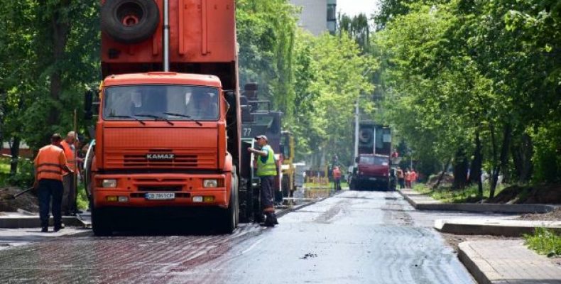 Про наслідки зруйнованих війною доріг розповіли у Чернігові