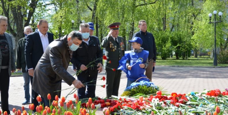 У День Перемоги активісти пройшли місцями бойової слави у Чернігові