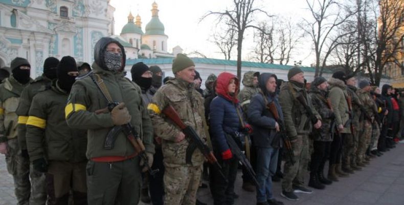 Захищати Україну від російських загарбників поклялися добровольці