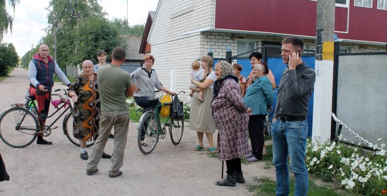 Дорогами життя, або Ями, пил і аварійні електроопори…