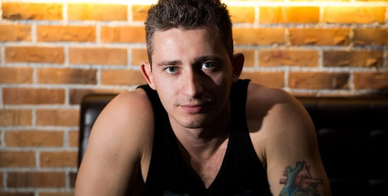 Відомий український співак зізнався, що він — гей