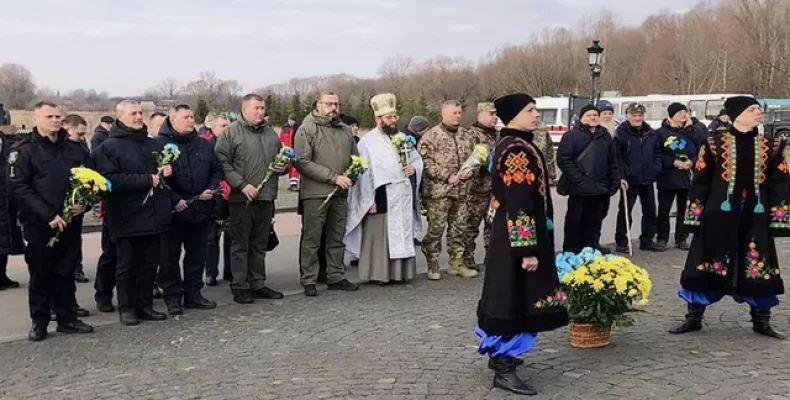 У Крутах вклонилися борцям за волю і незалежність України