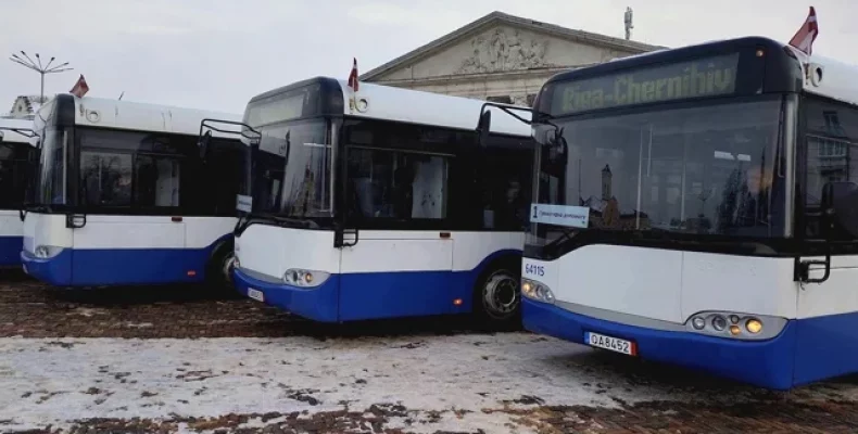 Десять пасажирських автобусів доставили в Чернігів латвійці. Відео