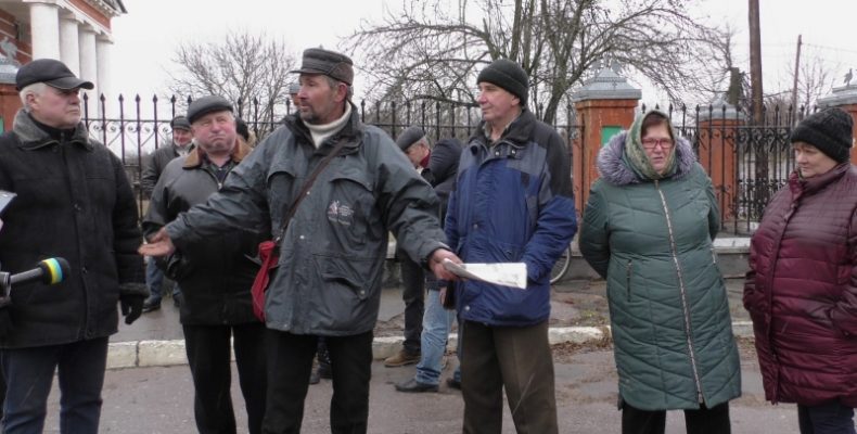 Протистояння: голову Любецької ОТГ хочуть зняти з посади. Відео