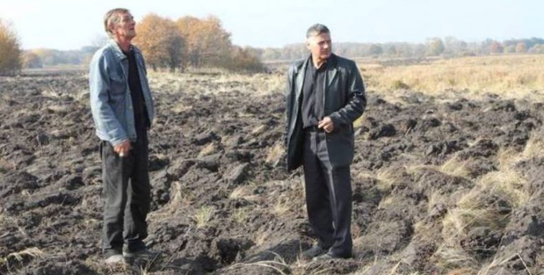 Орендарі переорали не лише сіножаті селян, але й дороги