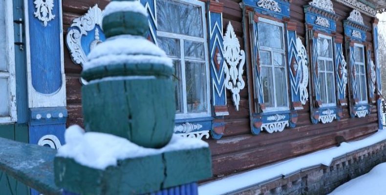 На Чернігівщині височіє будинок із магічними фігурками-орнаментами
