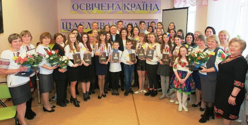 Перша леді країни зустрілася з обдарованою молоддю