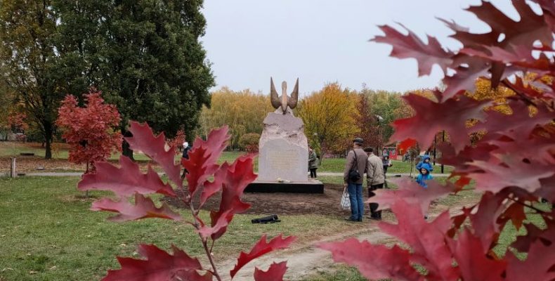 Меморіал Захисникам України встановили у Чернігові. Відео