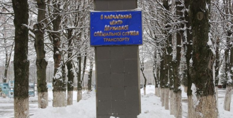 У Чернігові водолази навчаються розмінуванню під кригою